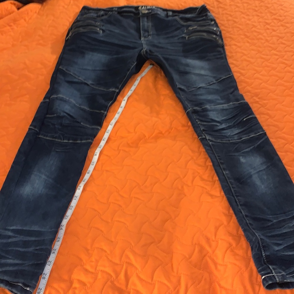 Men’s denim jeans with extra pocket zippers